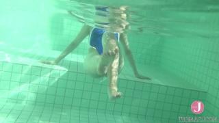 Toys Underwater Shot of a Sexy Japanese GF in Tight...