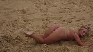 Brazzers Famous Czech Pornstar Vinna Reed getting Naked and Showing Pussy in the Sand Rimming