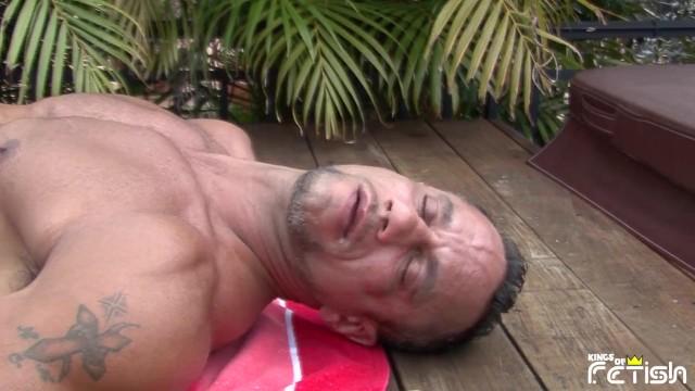 Pelada Muscular Man Gets his Big Cock Sucked Outdoor by Horny Guy Tia