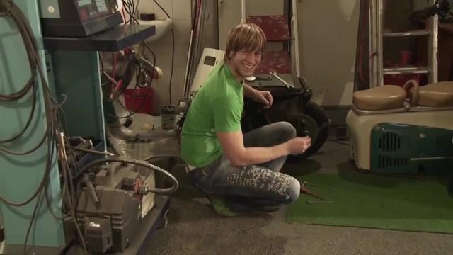 Dorm Blonde Handworker Trio Fuck in the Pitstop Asses