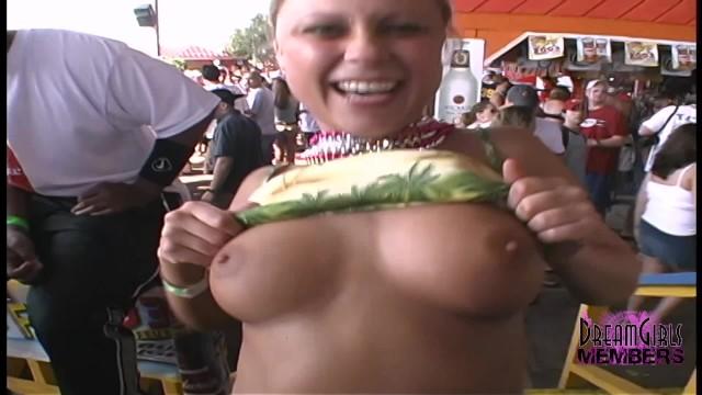 Bra College Girls Show Tits and Pussy at Spring Break Party PornOO