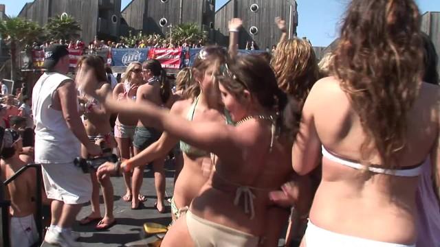 Topless Dancing Bikini Girls are Sexy at an Outdoor Party FreeFutanariToons - 1