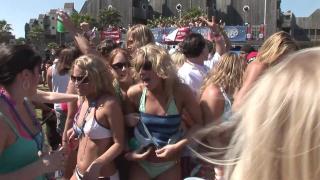 Prostituta Hottie Girls Dancing Stripping off their Bikinis Vip-File