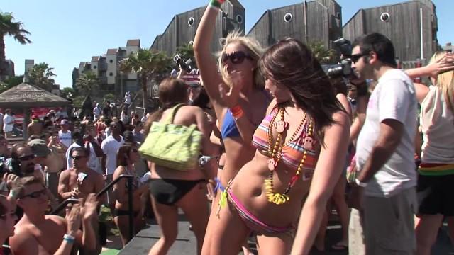 Fucked Girls in their Bikinis do Sexy Dancing XLXX - 2