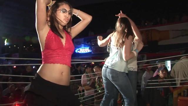 Plump All Night Party Girls Dancing in the Club Polish - 1