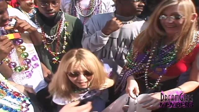 Francaise Wives Girlfriends Sisters & Moms all Show them at Mardi Gras Live - 1