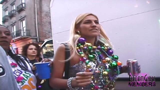 Teen Hot Ebony Freak Spreads her Pussy at Mardi Gras Xxx video