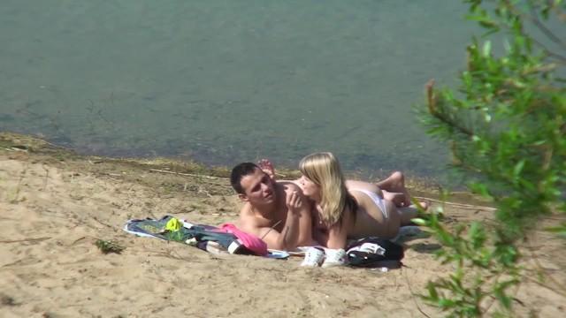 Hiddencam A Real Couple goes to Fuck at the Lake! Spreadeagle - 1
