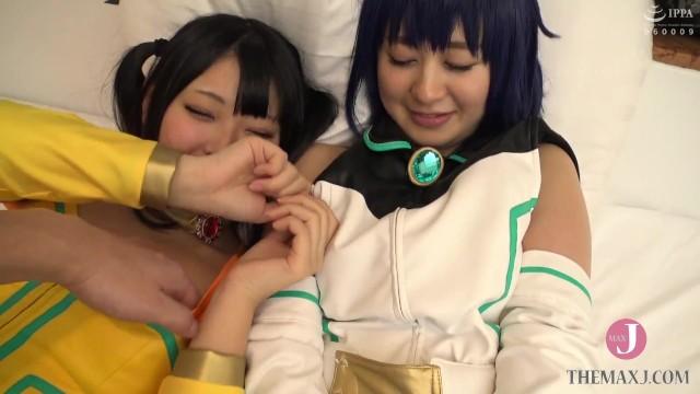 【hentai Cosplay】Two Cosplay Girls Licking and Inserting Live at the same Time - 1