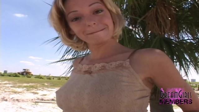 Pussysex Uber Cute Allisa Flashes in Crazy Risky Spots HardDrive