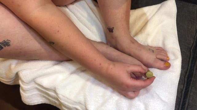 Teen BBW Paints Toes and JOI W Feet! - 1