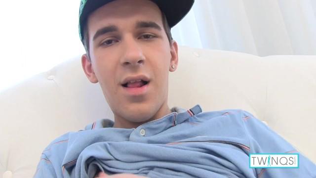 Village Horny Boy William Plays with his Hole and Jacks off his Pretty Pecker on the Sofa! Colegiala - 2