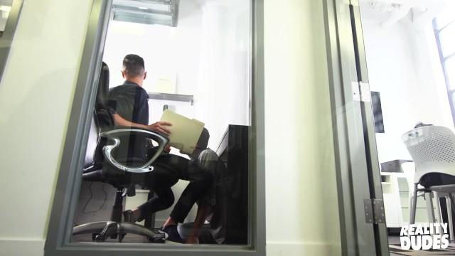 Reality Dudes - Naughty Dudes Sean Peek & Eddie Rabbit have a Quick Fuck at Office - 2