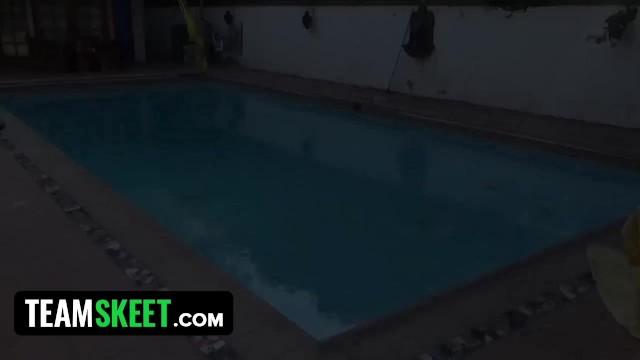 Fantasy Massage Big Ass Teen Fucked by the Pool Pjorn