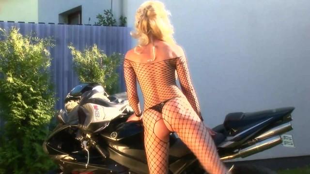 Kendra Lust Blonde Masurbaes Ouside on two Bikes Brazilian