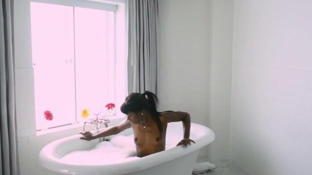 Delightful Ebony Lesbians Relaxes in the Bathtub - 1