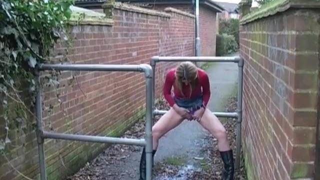 Swallowing INXESSE RADICAL XSTREAM PUBLIC PEE DESPERATION EXTREME #4 ONE HOUR PEE SPECIAL BRITISH BABES PEE Blowjob - 1
