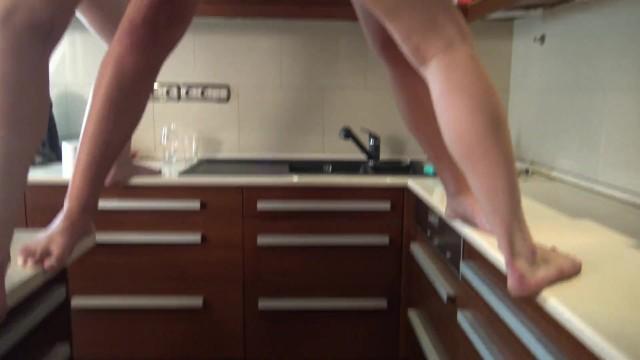 RulerTube Princess Golden Nectar from Source! the Slave Pig in the Kitchen Soaked with Piss! Suck