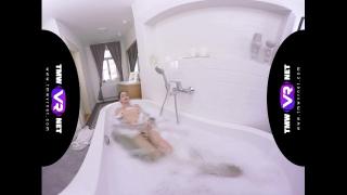 Stepsiblings TmwVRnet - the most Sensual Bath Solo by Arwen Gold in VR Squirters