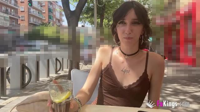 Uncensored Jovencita De 20 Años Con un COÑO PELUDO Hace Su Primera Porno Con Su Amigo De 40 Chupa - 1