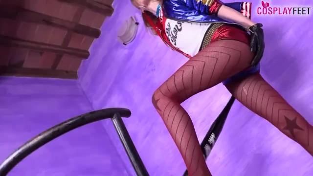 Harley Quinn uses her Feet and Pantyhose to make you Cum - 1
