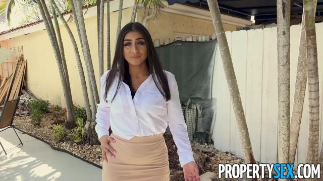 PropertySex Real Estate Agent with Big Natural Tits and Ass Motivates Handyman to get Work done - 2