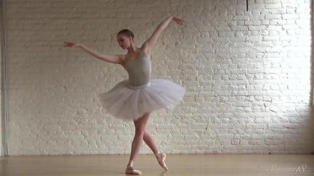 Tetona Lovely Ballerina Annett a Performs a Classic Nude Ballet Routine - Full Video! Hot Sluts - 1