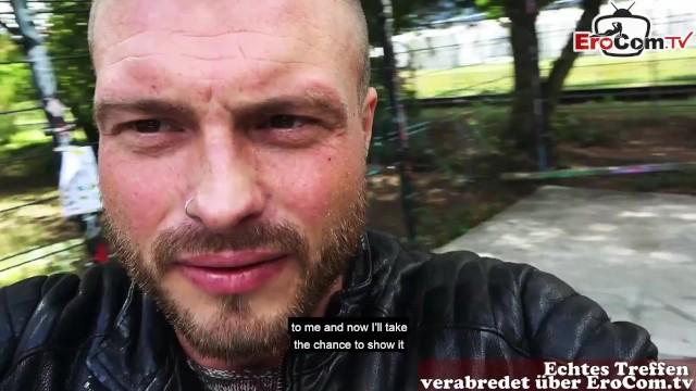 Ohmibod Tätowierte Deutsche Blondine Fickt öffentlich in Einem Park Beim Sextreffen FapSet