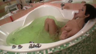 Skin Diamond Luscious Teen Babe Eats Wet Pussy of her GF in Hot Tub Family Sex