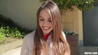 Gay Brokenboys Mofos - Beautiful Babe Elle Rose has POV Sex with Erik Everhard in Public Rabuda