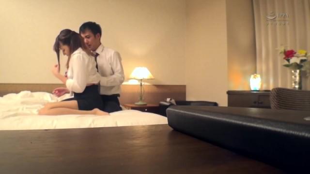 Joven ビジネスホテルで女上司と二人きり 甘えん坊のフリをして母性本能をくすぐって合体！ Young Petite Porn