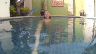 Gay Oralsex Blonde Pool Babe Wendy Swimming Nude under Water - Full Video! Homo
