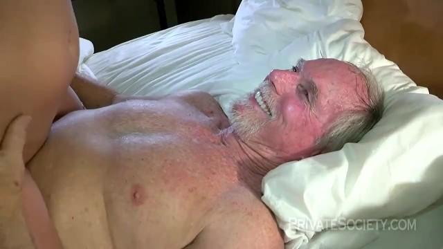 Gay Outinpublic Never Turn down Sex at his Age Porn