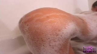 Amateur Sex Stunning Brunette Takes a Sexy Bubble Bath Gay Military