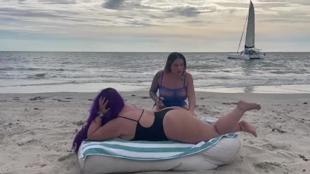 Blow Job Porn Oil, Finger, Dildo and Squirt on the Beach - Sara Blonde - MaggieQueen Para