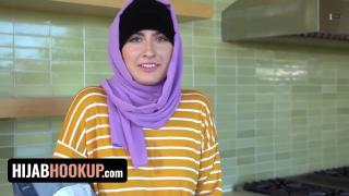 Dutch Hijab Hookup - Conservative Middle Eastern Babe Angeline Red Shows her Wild Side to her Perv Stepdad - Pornhub.com Putinha