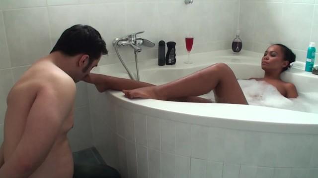 Soles Young Thai Princess Toe Sucking in Bath - Pornhub.com Milf Cougar - 2