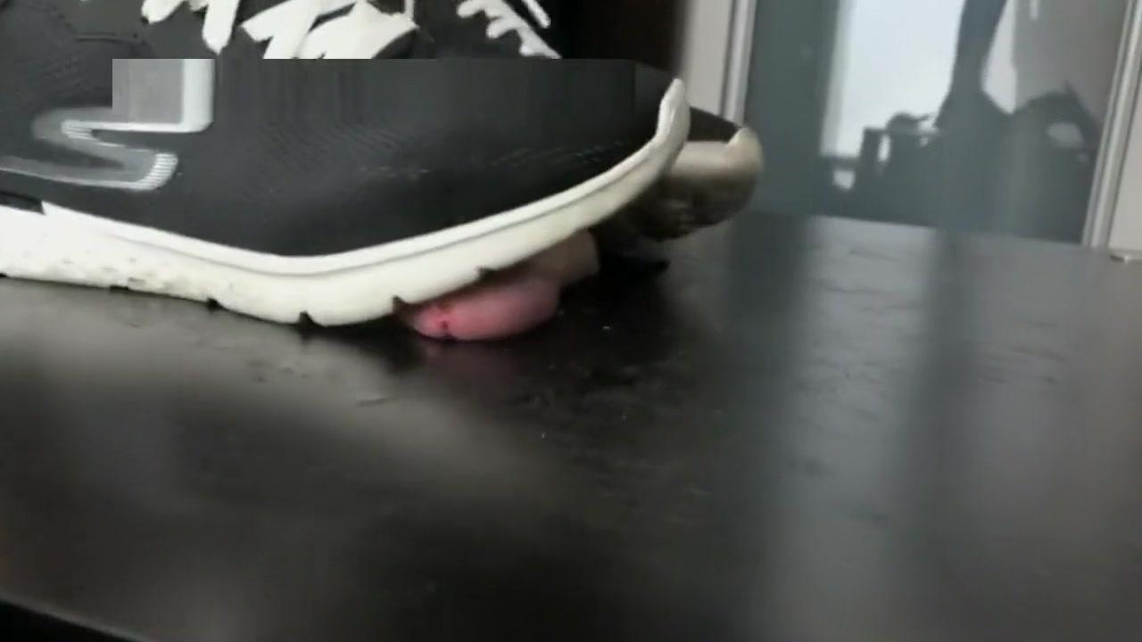 Glamcore  Dirty Sketchers cock crush Fitness - 2