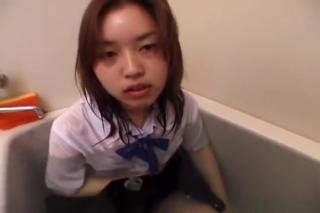 Kitty-Kats.net School girl Sara Otokawa in the bathtub Sentando