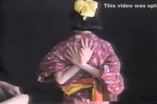 Tiny Tits Older babe in a sexy kimono hogtied and stimulated eFappy