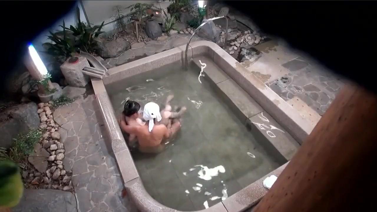 Bigtits hot spring cuckold husband vouyer wife gangbang 05 Mom