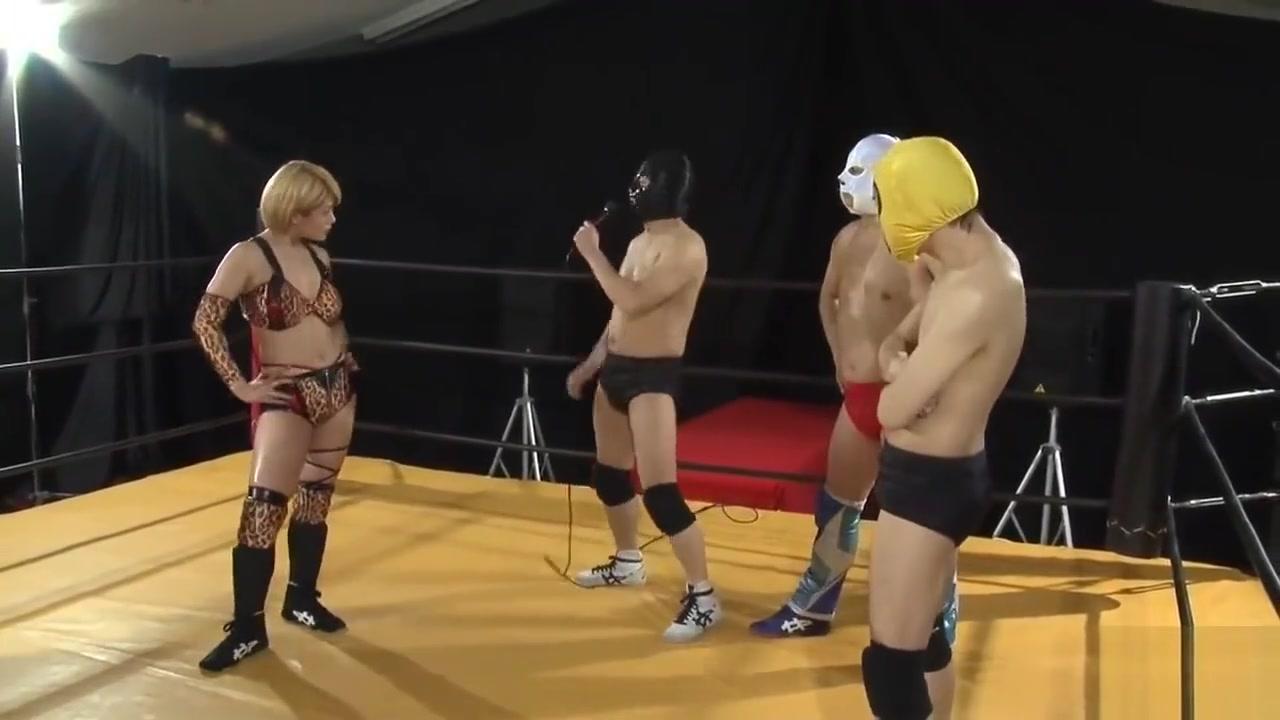 Wild female wrestler fights for sexual supremacy - 1