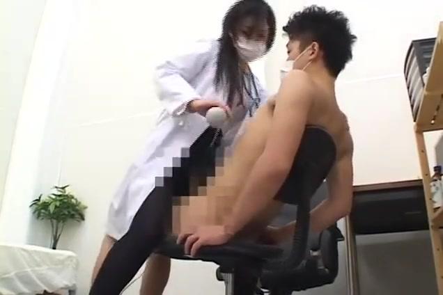 BEAUTIFUL JAPANESE DOCTOR TAKES OFF SURGICAL MASK TO SUCK CENSORED - 1