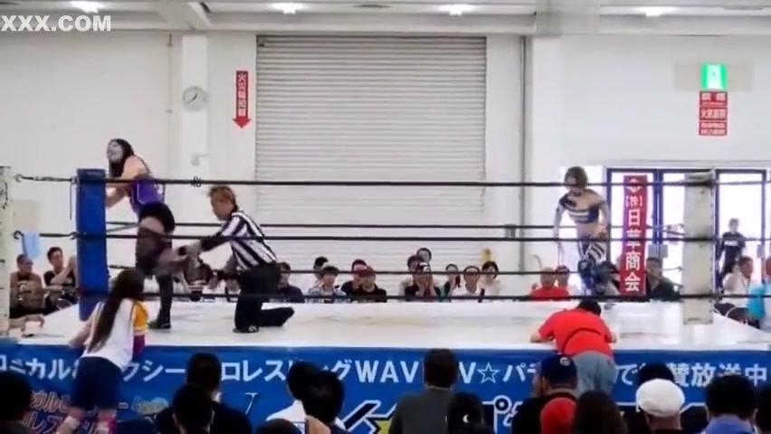Sumire vs Mika Japanese Women Wrestling catfight - 1