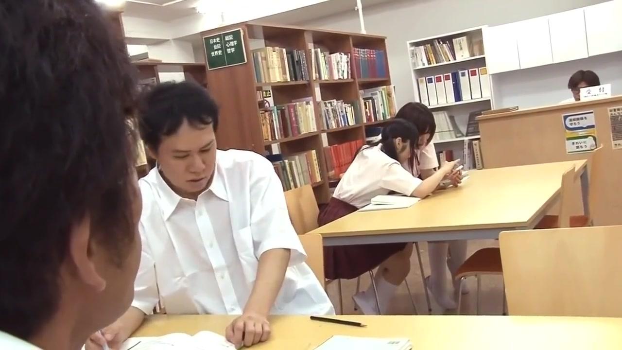 Japanese schoolgirl do not notice even if she was inserted 2 - 1