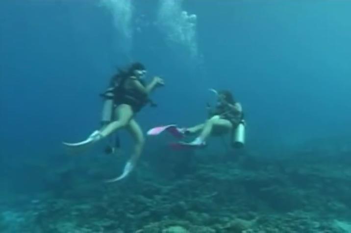 underwater japanese lesbian sex - 1