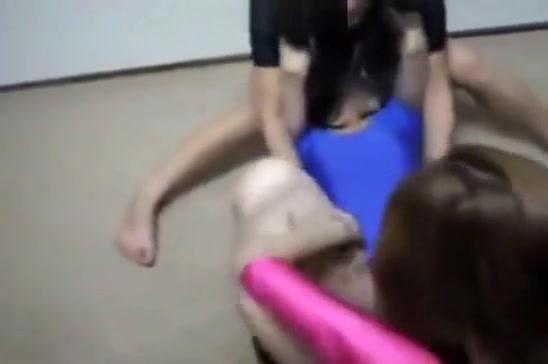 Gordinha Helpless Japanese Girl Tickled by two Diamond Foxxx