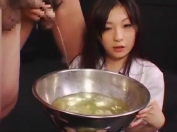 Japan honey girl swallow 1.5 liters of piss... AMAZING! - 2
