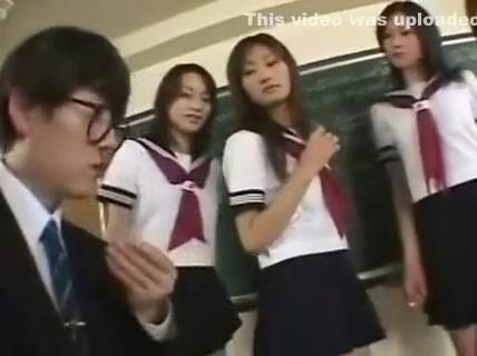 Tetona  Japanese schoolgirls in action Sislovesme - 1