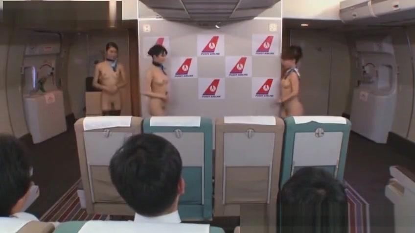 Four japanese slutty stewardess giving a blowjob to the VIP passengers - 2